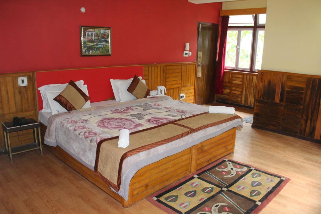 Norling Retreat Hotel Pelling Exterior photo