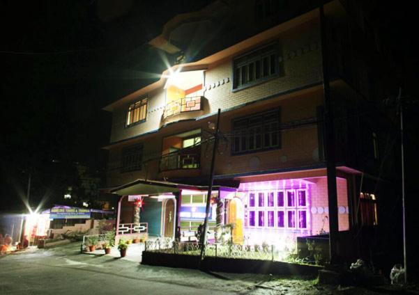 Norling Retreat Hotel Pelling Exterior photo